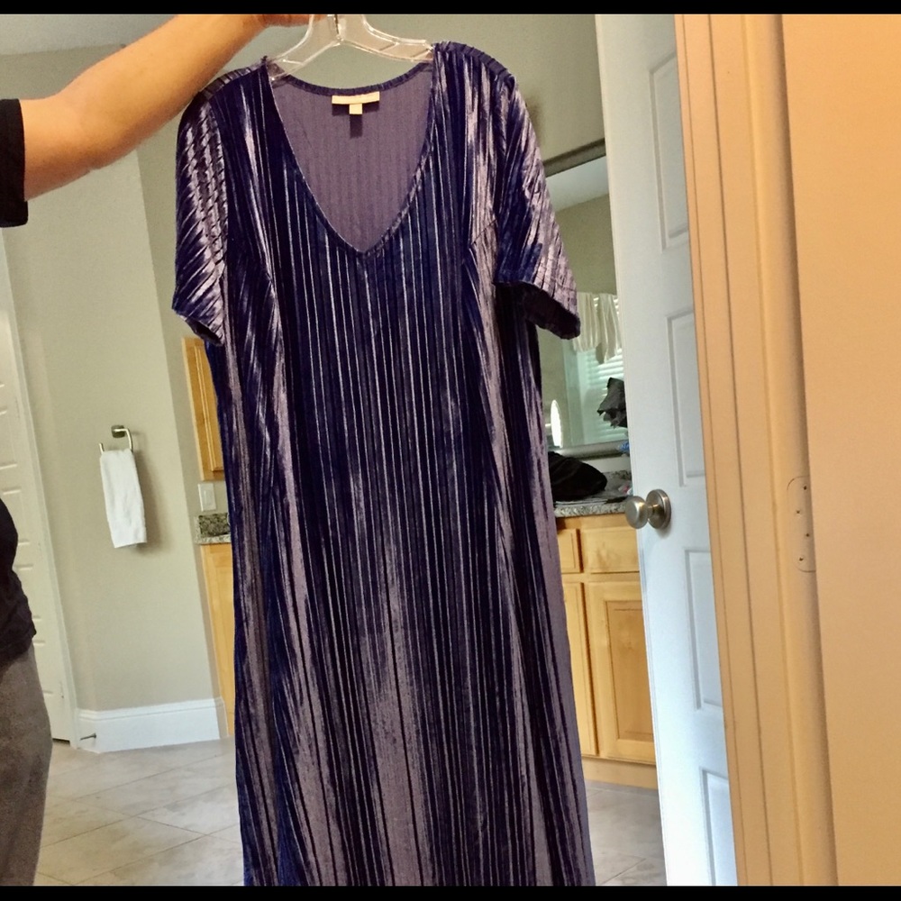 Gorgeous Ultra Blue Velvet look mid calf dress!